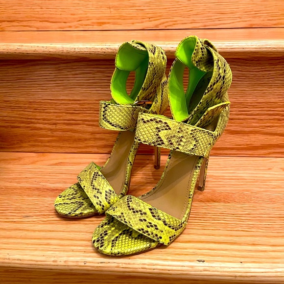 Pre Loved: GREEN STEVE MADDEN SNAKESKIN SANDALS 8.5 - Picture 3 of 13